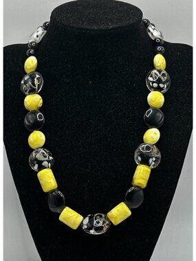 Vintage black yellow Art Glass Bead crunchy necklace barrel clasp 19”